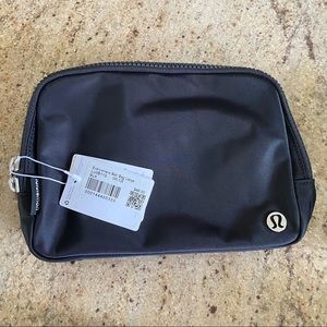 Lululemon everywhere belt bag large